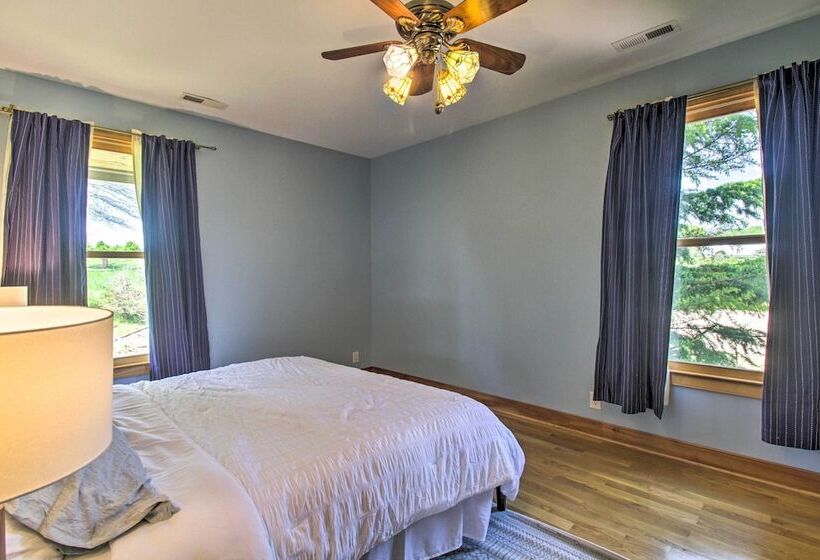 Spacious Lexington Home W/ Breathtaking Views