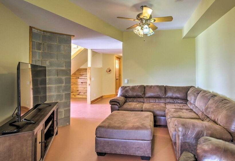 Spacious Lexington Home W/ Breathtaking Views