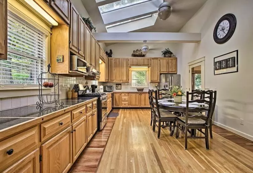 Spacious Mcgaheysville Family Retreat W/ Game Room