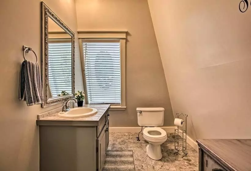 Spacious Mcgaheysville Family Retreat W/ Game Room