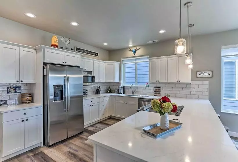 Spacious, Rustic Spearfish Home: Walk To Downtown!