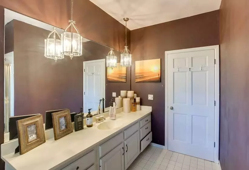 Spacious & Secluded Madison Home Near Dtwn!