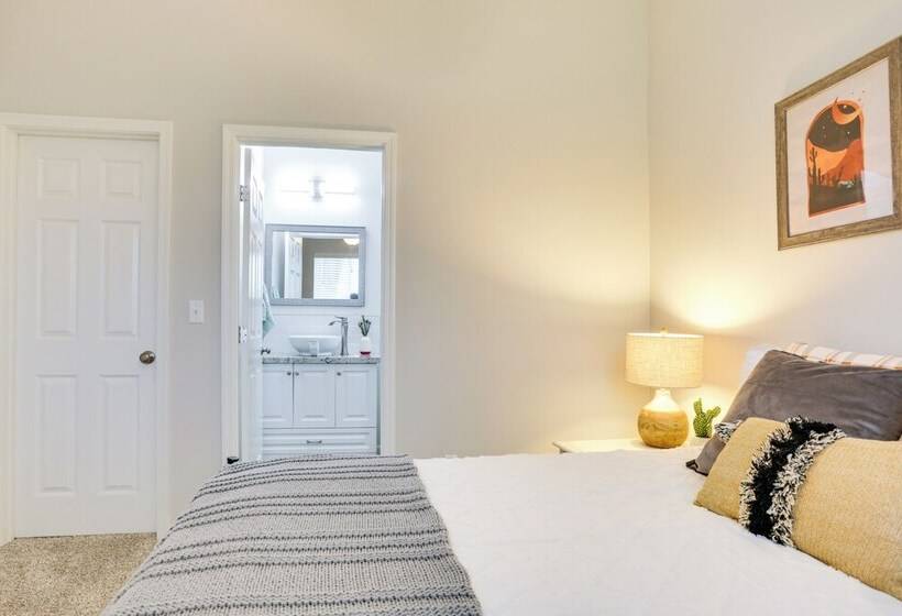 Stunning Clovis Home ~ 1 Mile To Old Town!