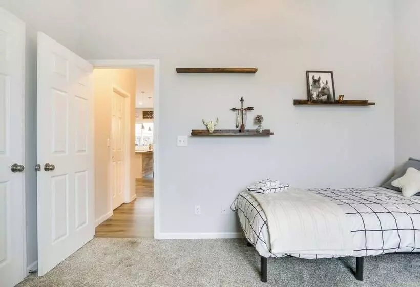 Stunning Clovis Home ~ 1 Mile To Old Town!