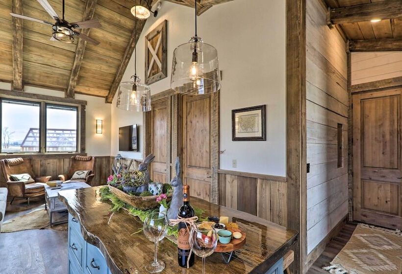 Stunning Kalispell Cottage On 30 Acre Farm!