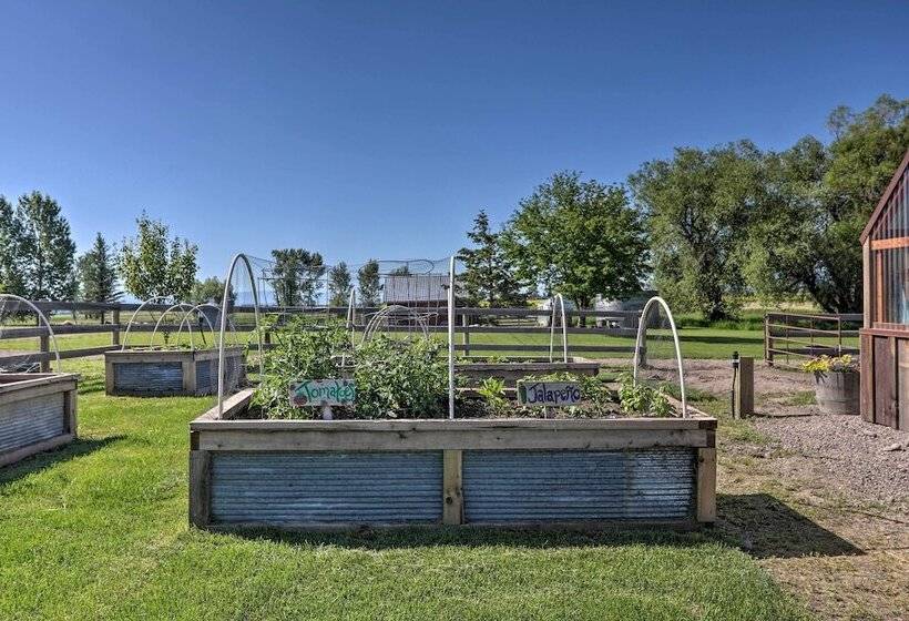 Stunning Kalispell Cottage On 30 Acre Farm!