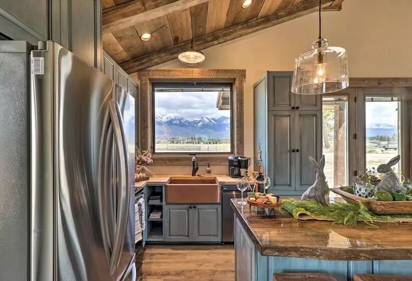 Stunning Kalispell Cottage On 30 Acre Farm!