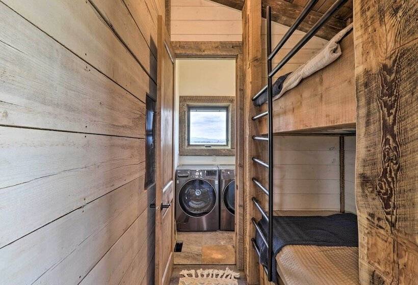 Stunning Kalispell Cottage On 30 Acre Farm!