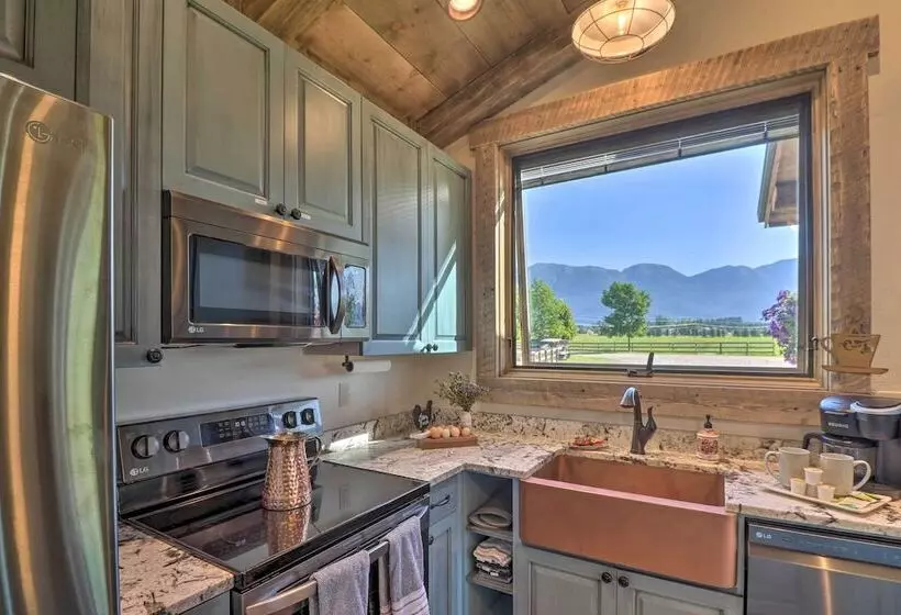 Stunning Kalispell Cottage On 30 Acre Farm!