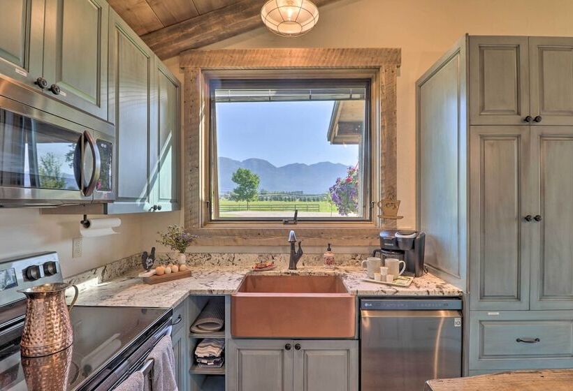 Stunning Kalispell Cottage On 30 Acre Farm!