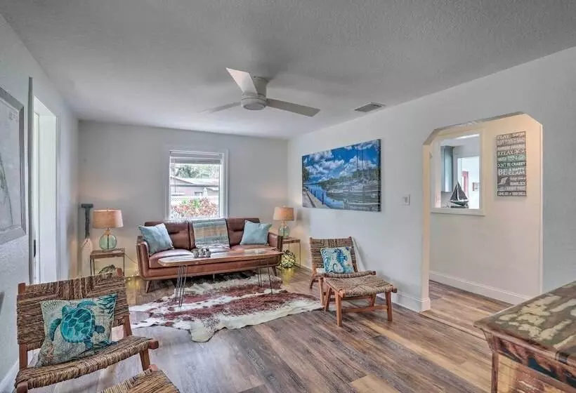 Tampa Bay Area Cottage W/ Gas Grill And Fire Pit!