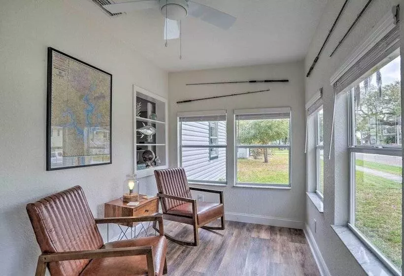 Tampa Bay Area Cottage W/ Gas Grill And Fire Pit!