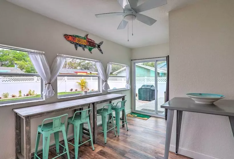 Tampa Bay Area Cottage W/ Gas Grill And Fire Pit!