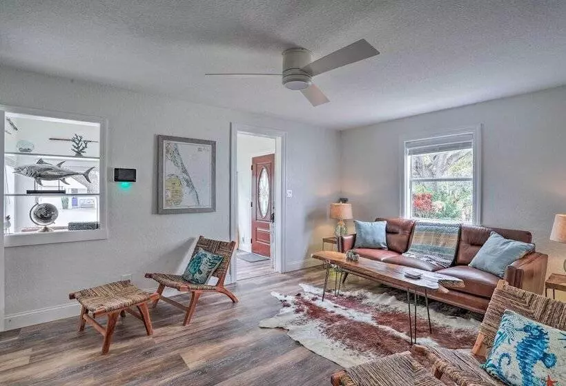 Tampa Bay Area Cottage W/ Gas Grill And Fire Pit!