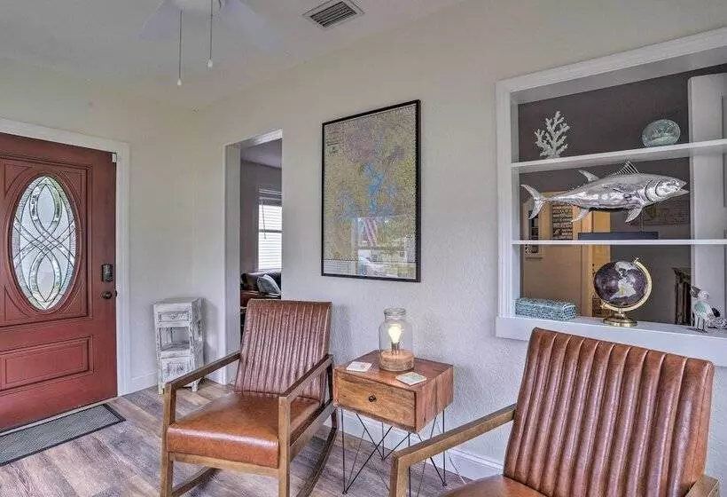 Tampa Bay Area Cottage W/ Gas Grill And Fire Pit!