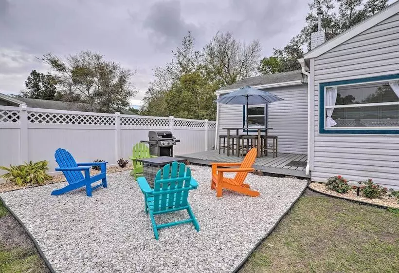 Tampa Bay Area Cottage W/ Gas Grill And Fire Pit!
