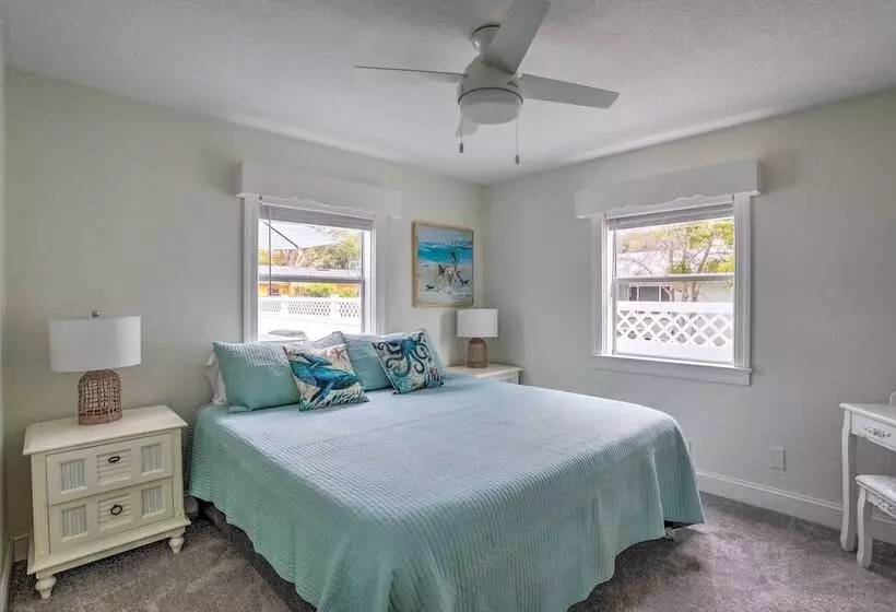 Tampa Bay Area Cottage W/ Gas Grill And Fire Pit!