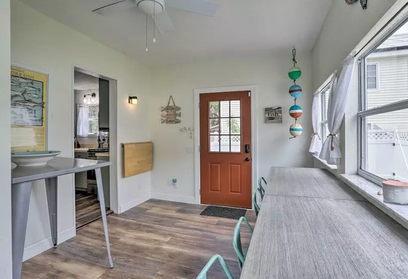 Tampa Bay Area Cottage W/ Gas Grill And Fire Pit!