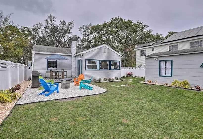 Tampa Bay Area Cottage W/ Gas Grill And Fire Pit!