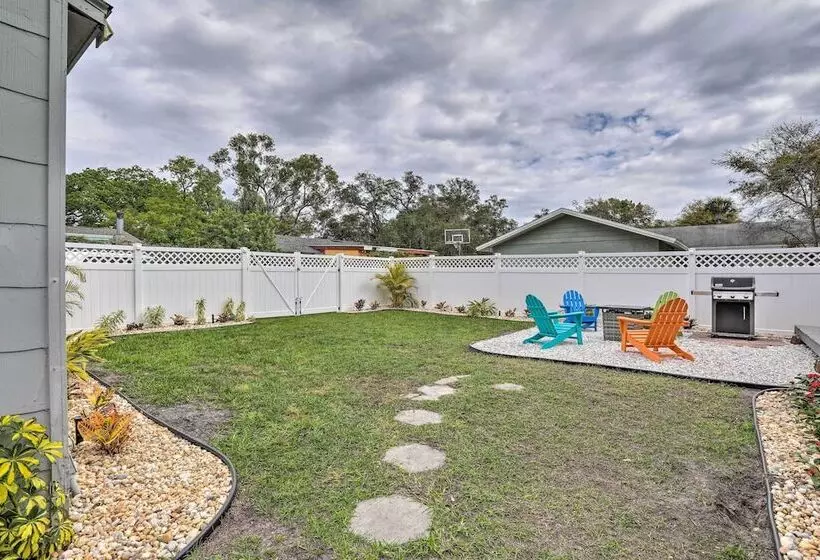 Tampa Bay Area Cottage W/ Gas Grill And Fire Pit!