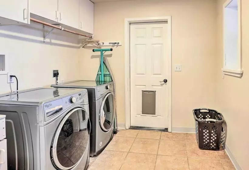 Templeton Ranch W/ Private Hot Tub & Deck!