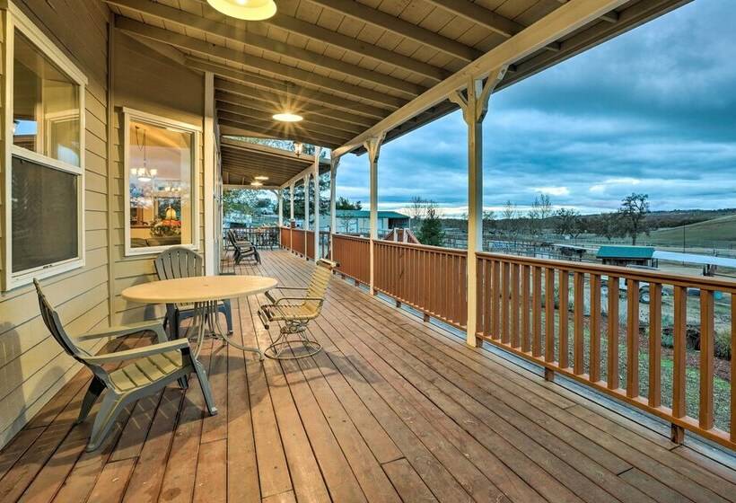 Templeton Ranch W/ Private Hot Tub & Deck!