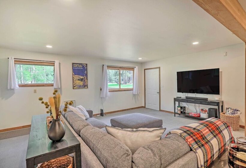 Upscale Bend Barn W/ Deck   Close To Trails!