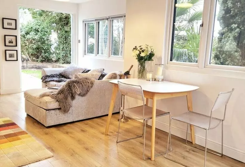 1 Bed Cottage Museum View Garden Free Parking