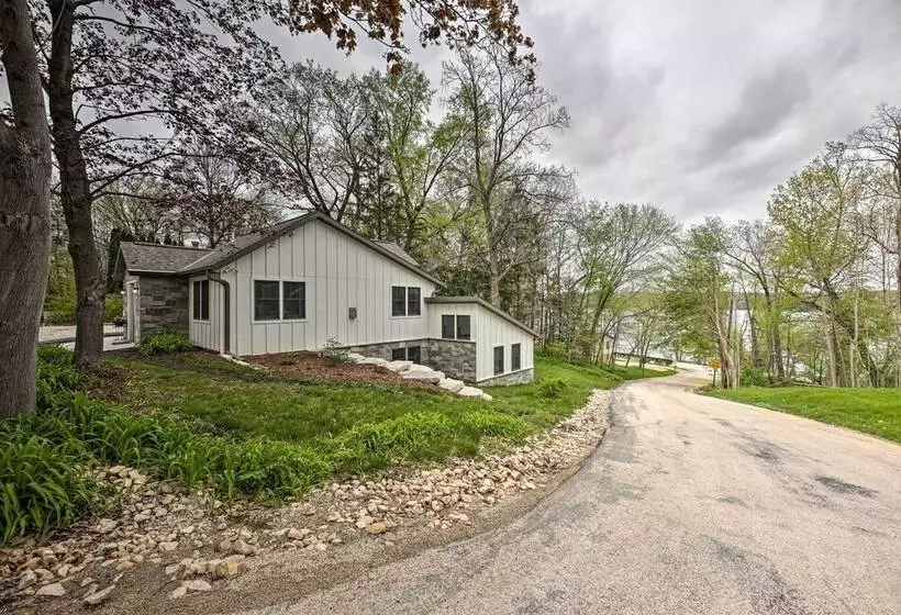Big Cedar Lake House: Views, 100 Ft To Water!