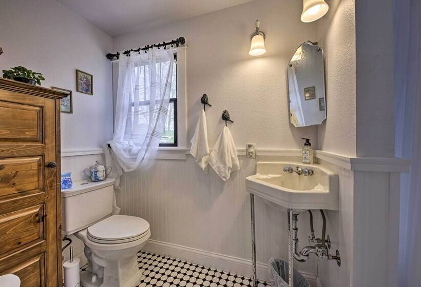 Big Cedar Lake House: Views, 100 Ft To Water!