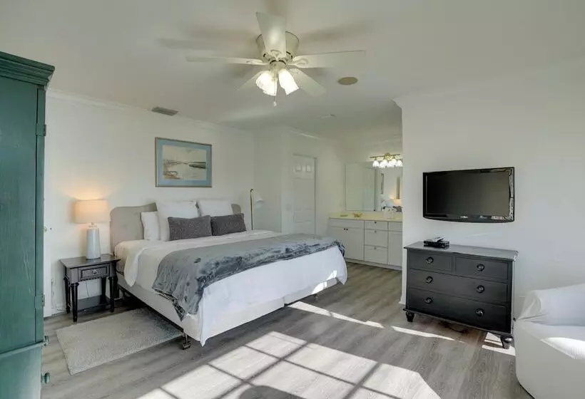 Bokeelia Island Oasis: Waterfront, Private Dock!