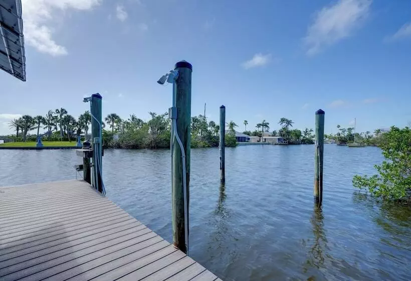 Bokeelia Island Oasis: Waterfront, Private Dock!