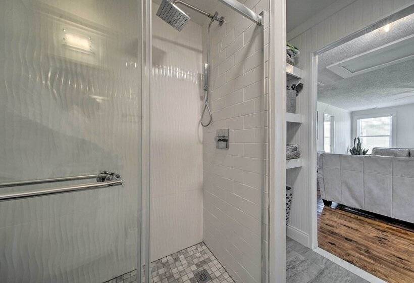 Bright Carolina Beach Cottage W/ Yard & Grill