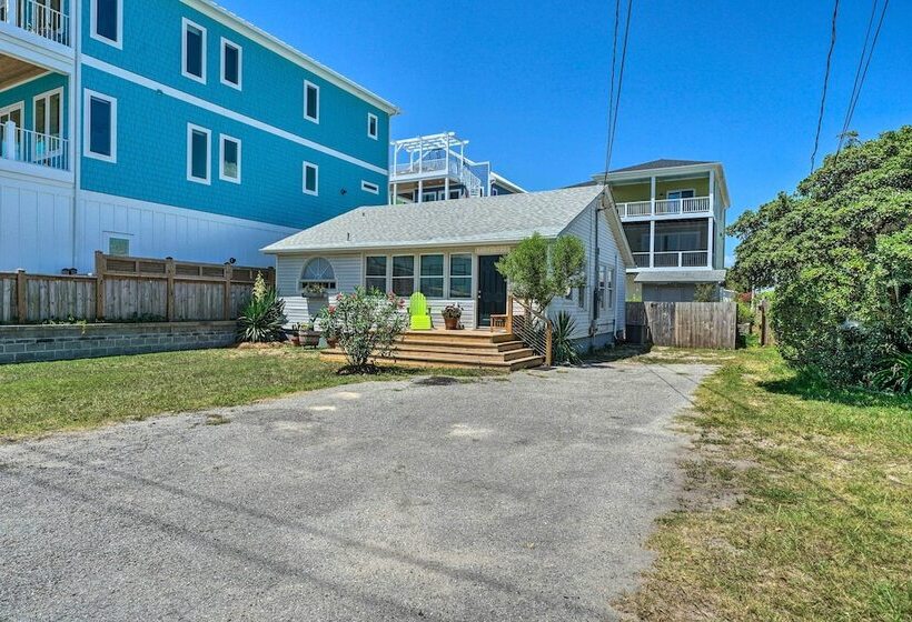 Bright Carolina Beach Cottage W/ Yard & Grill