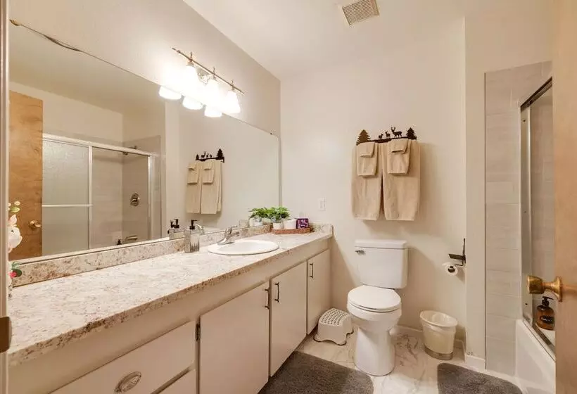 Furnished Deck & Fire Pit: Sherwood Forest Cabin