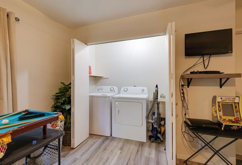 Furnished Deck & Fire Pit: Sherwood Forest Cabin