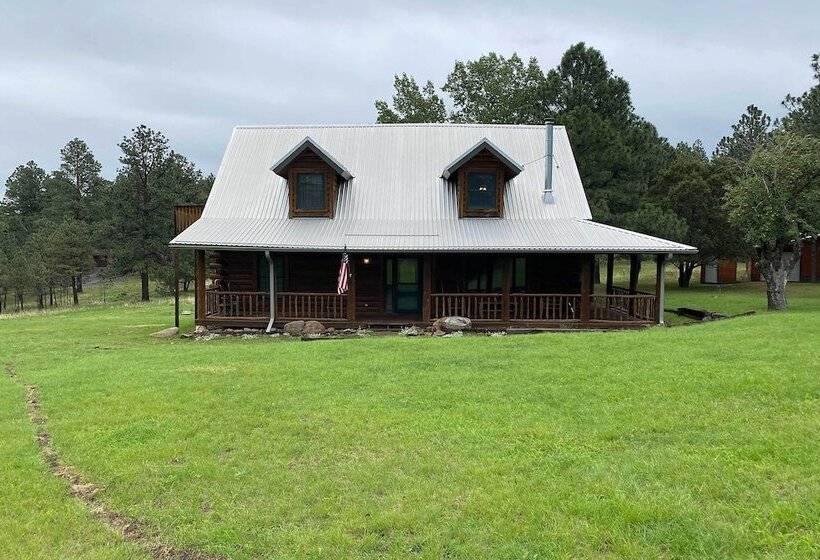 Cozy Alto Cabin On 2 Acres: Near Fishing & Skiing!