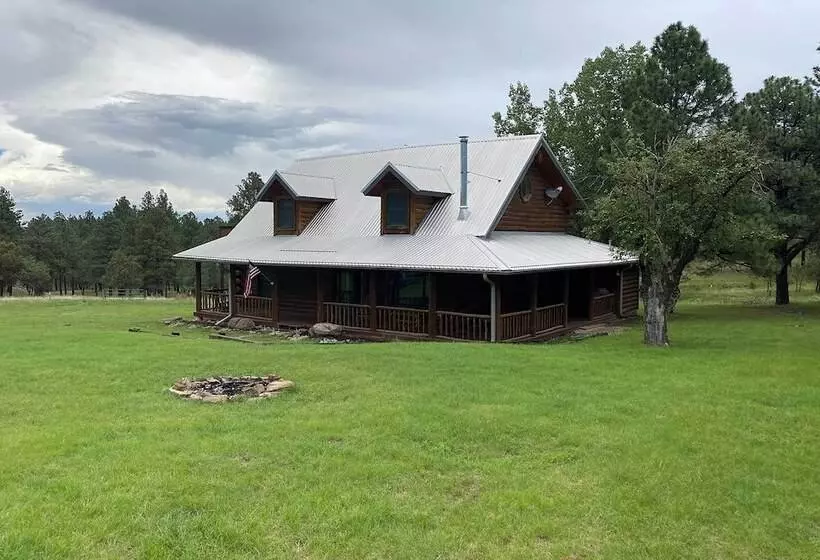 Cozy Alto Cabin On 2 Acres: Near Fishing & Skiing!
