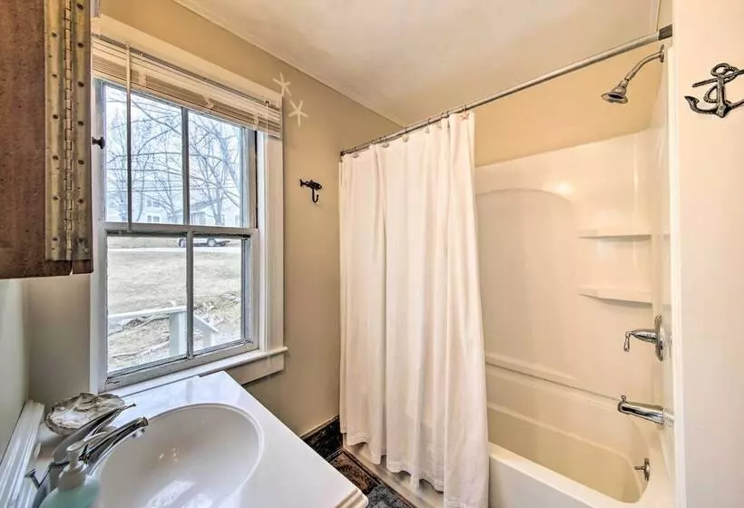 Charming Cottage W/ Patio, Walk To Boothbay Harbor