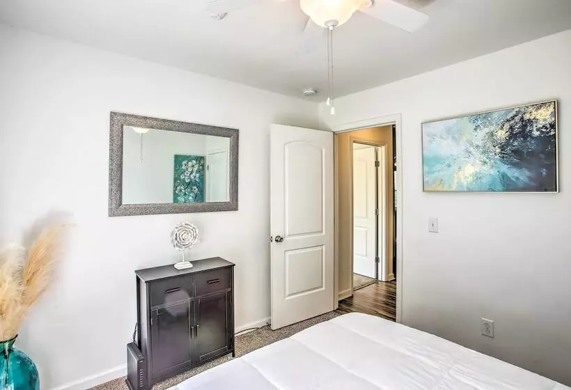 Charming Springfield Escape W/ Furnished Deck