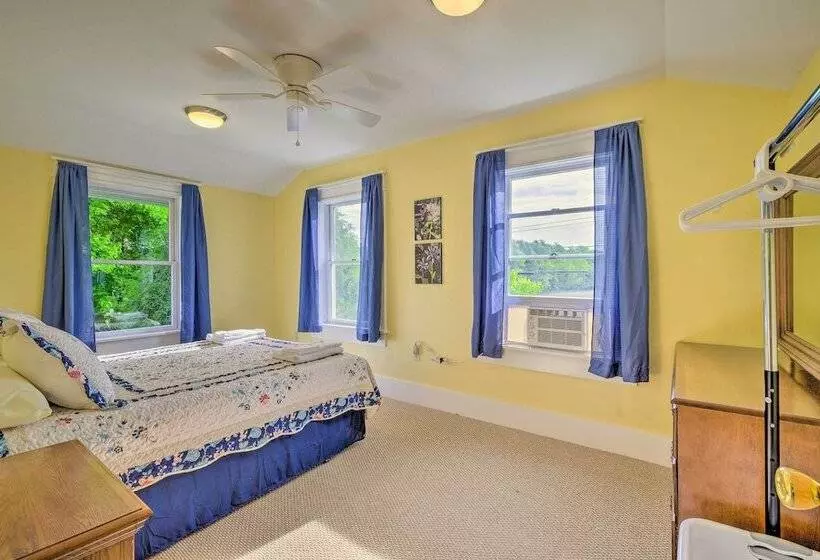 Charming Stanley Home W/ Yard, 7 Mi To Seneca Lake