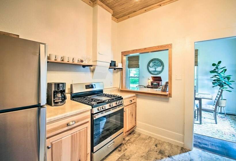 Chic Hot Springs Home ~ 2 Miles To National Park!