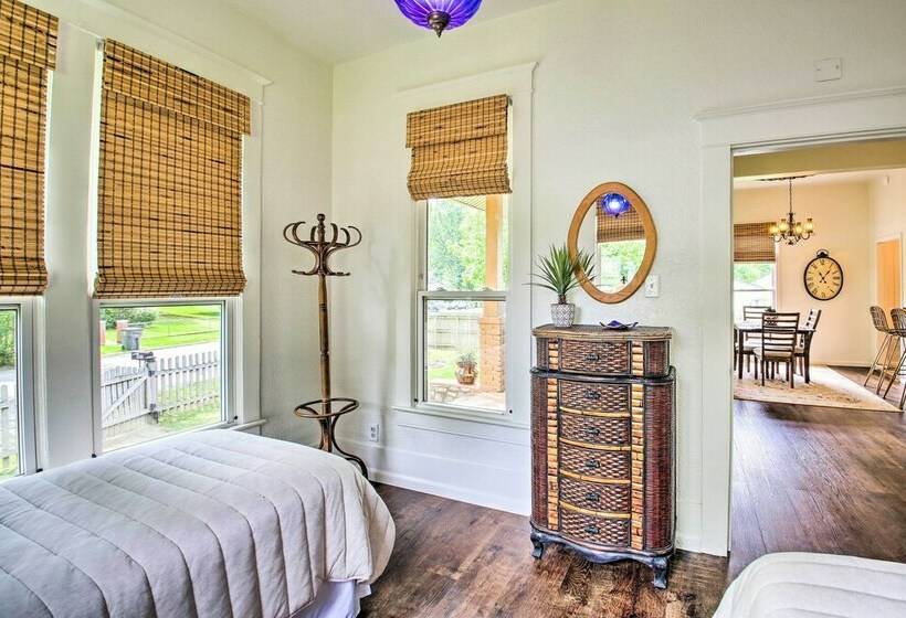 Chic Hot Springs Home ~ 2 Miles To National Park!