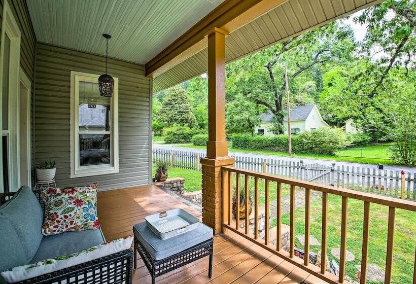 Chic Hot Springs Home ~ 2 Miles To National Park!