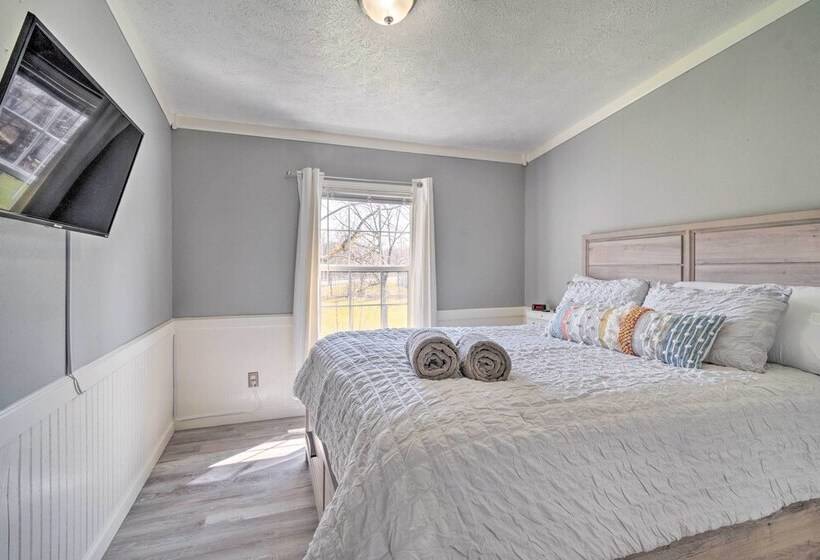 Chic Seneca Falls Home On Cayuga Wine Trail!