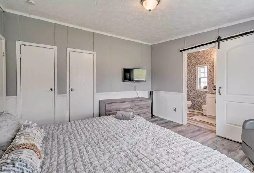 Chic Seneca Falls Home On Cayuga Wine Trail!