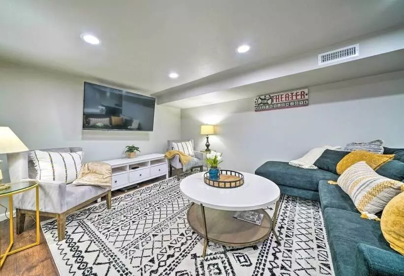 Chic Vancouver Cottage: 1 Mile To Main Street