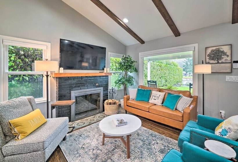 Chic Vancouver Cottage: 1 Mile To Main Street