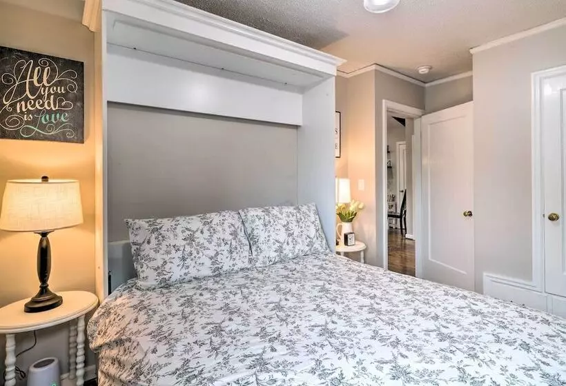 Chic Vancouver Cottage: 1 Mile To Main Street