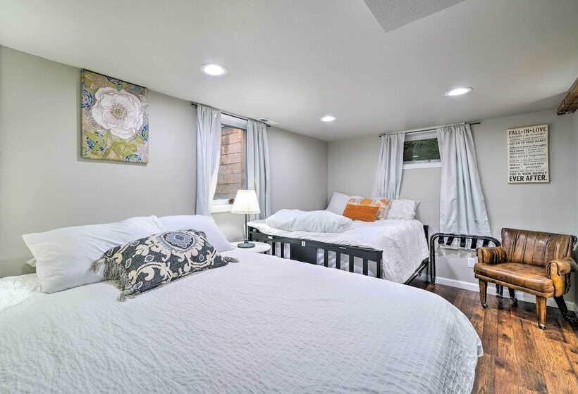 Chic Vancouver Cottage: 1 Mile To Main Street